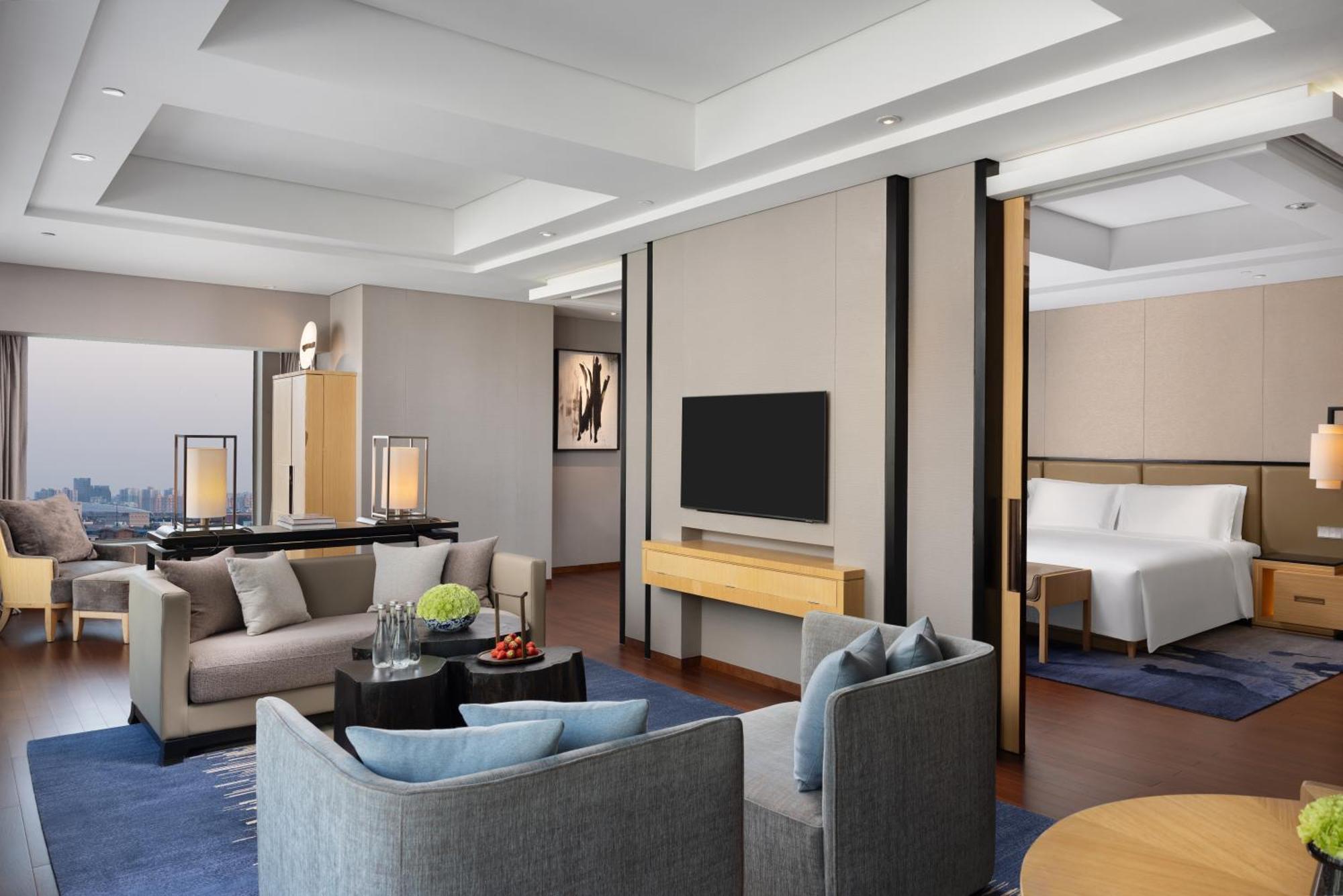 New World Hotel 5*