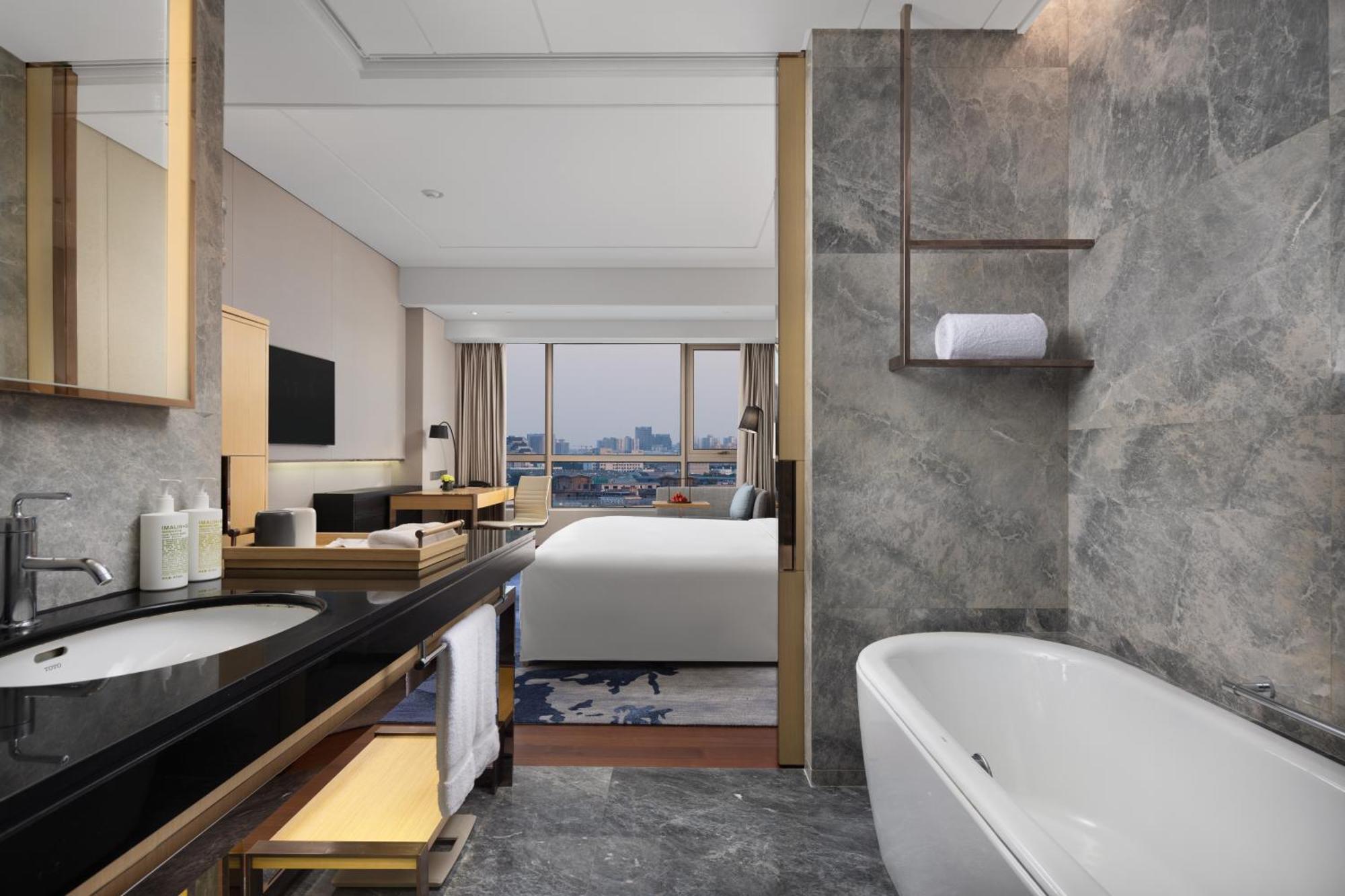 Hotel New World 5*