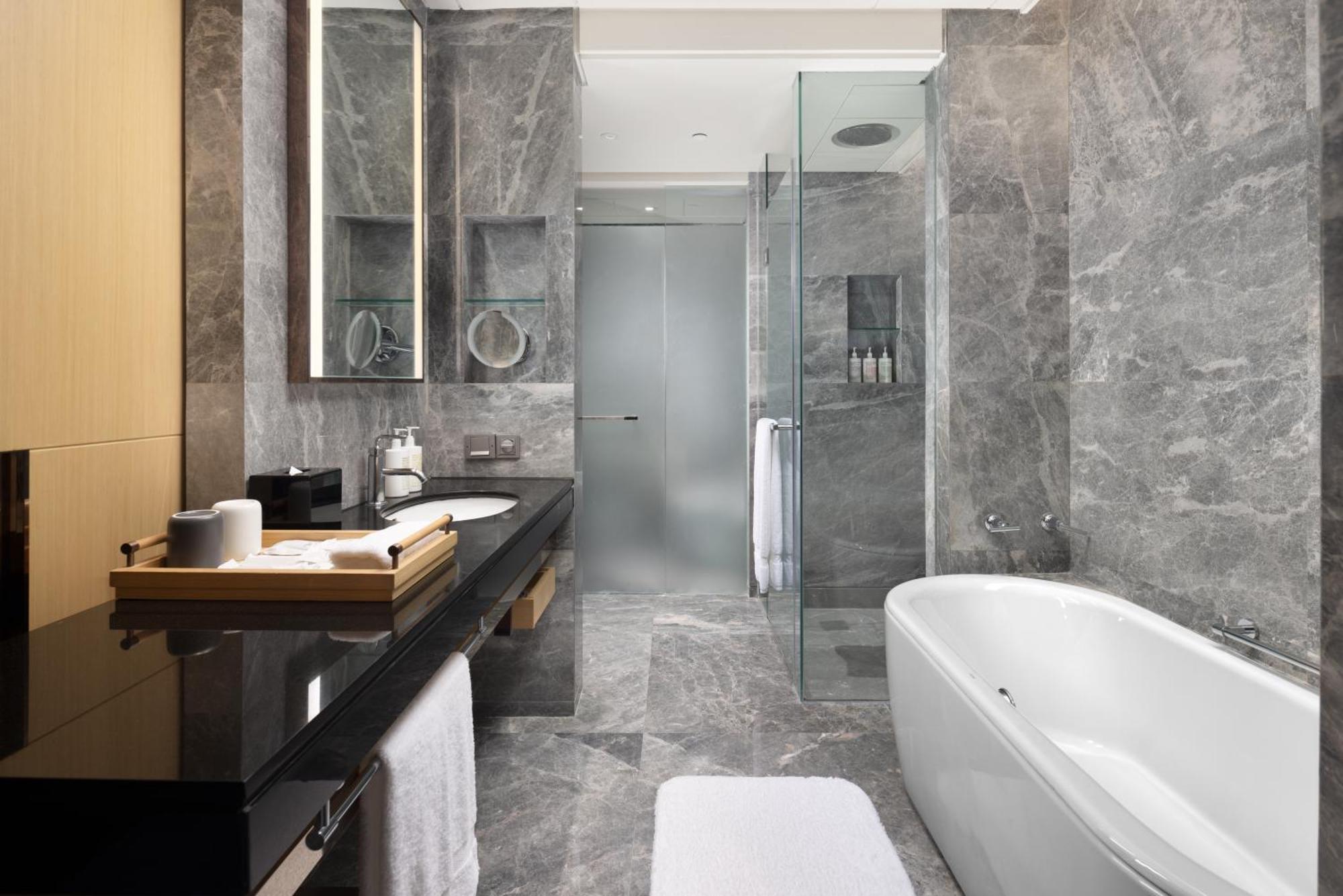 New World Hotel 5*